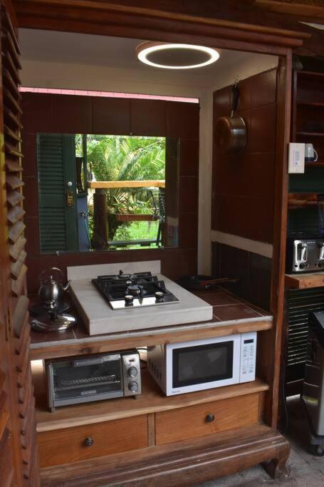 The Red Cottage And Hawaiian Pond Garden Paradise! Keaau Exterior photo